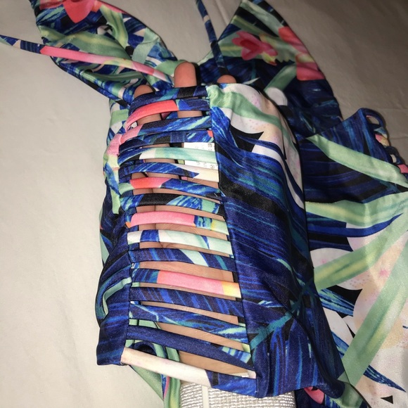 Tropical Cut-Out One Piece - Picture 6 of 6